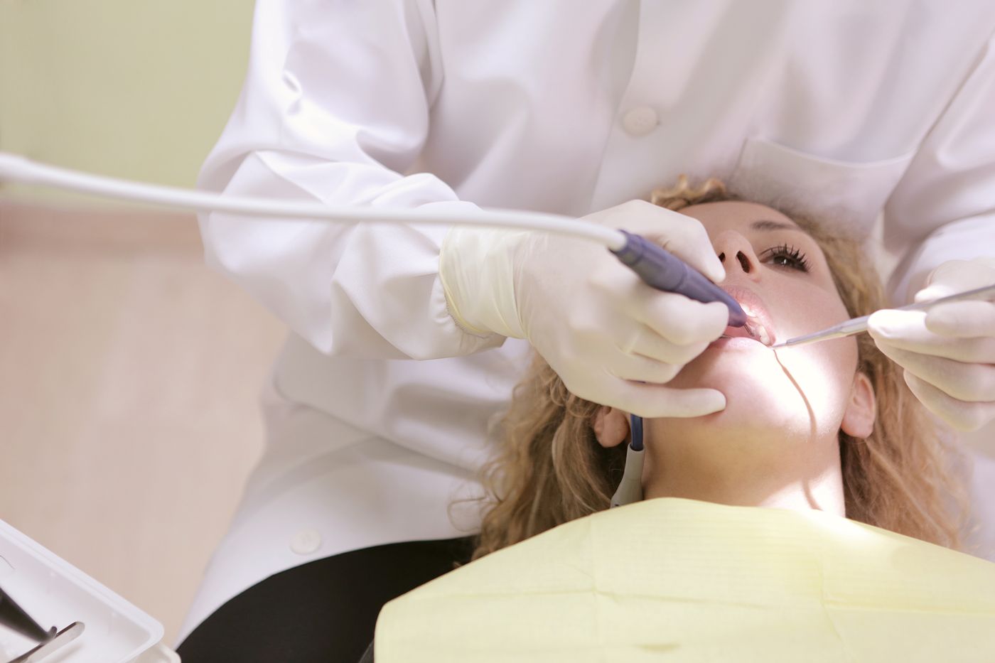Limpieza dental profesional en la clínica